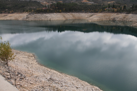 Caen las reservas en los embalses