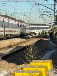 Día de retrasos y aglomeraciones en el Cercanías. Puente calla
