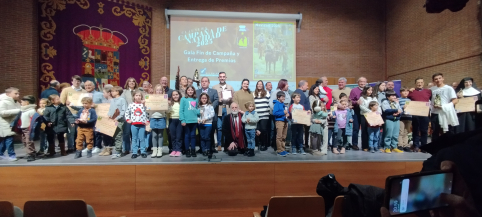 El belenismo escolar recibe la Placa de Belenismo 2025