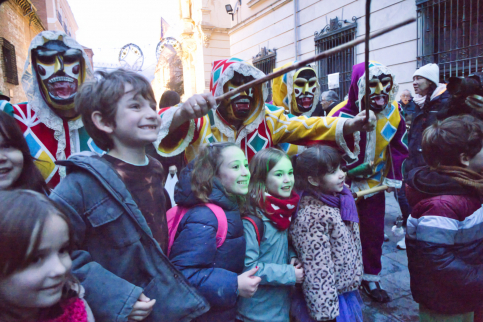 La lluvia da tregua y Guadalajara celebra San Antón con la salida de la Botarga