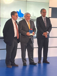 Félix Abánades recibe uno de los Premios al mejor CEO de 2024