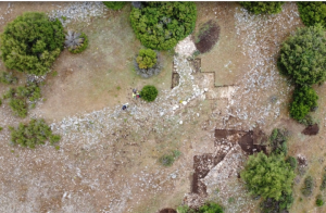 Aparece un torreón en una excavación en Alcorón