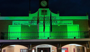 Iluminación verde en la fachada del Ayuntamiento de Azuqueca con motivo del Día Mundial de la Salud Mental