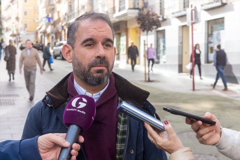 El pavimento de la calzada de Miguel Fluiters se tiene que cambiar al completo para dar solución definitiva a la calle