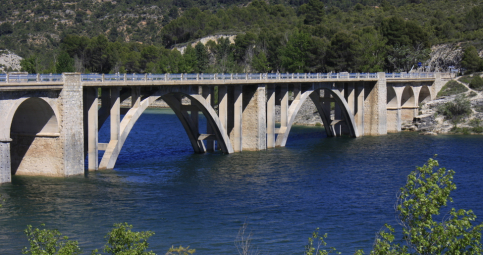 Herido tras caer de plancha al río Tajo al saltar desde un viaducto de unos tres metros de altura en Durón