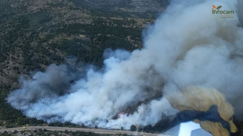 Un incendio declarado en La Huerce causa  el corte de la CM-1006