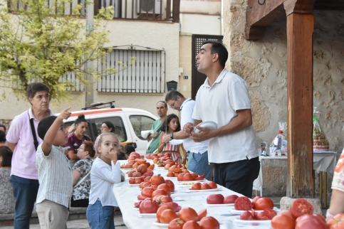 Chiloeches celebró con amplia participación la II Feria Local del Tomate