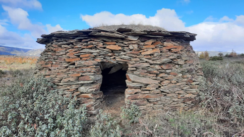 Hacen un llamamiento para salvar este chozo tradicional en Ujados 
