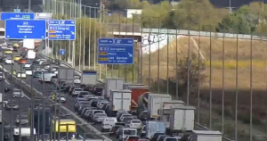 Atasco kilométrico en la A2