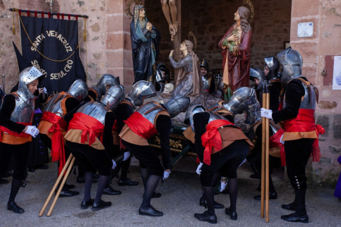 Sigüenza vive la histórica Procesión de los Pasos en una mañana de fervor y tradición