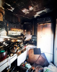 Los Bomberos de Guadalajara sofocan un incendio de vivienda que inundó de humo un edificio residencial de la capital